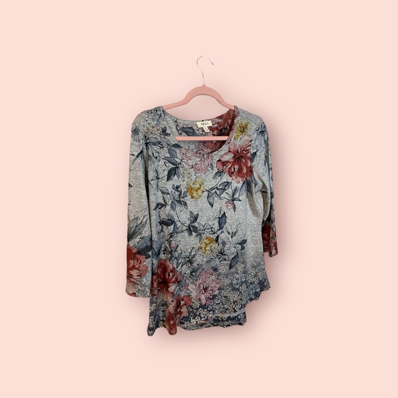 A lovely top by Style & Co in size medium - Picture 2 of 6
